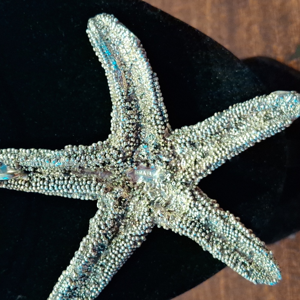 Large Silver Tone Starfish Pendant- Chain NOT Included - Picture 3 of 3